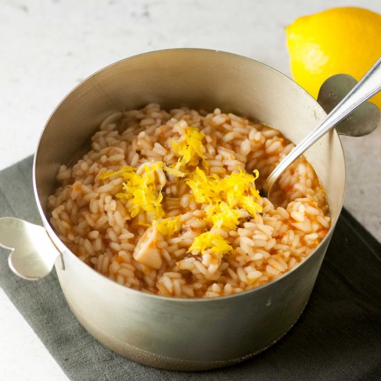 Risotto with squid and tomato sauce