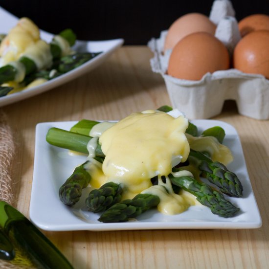 Asparagus in hollandaise sauce