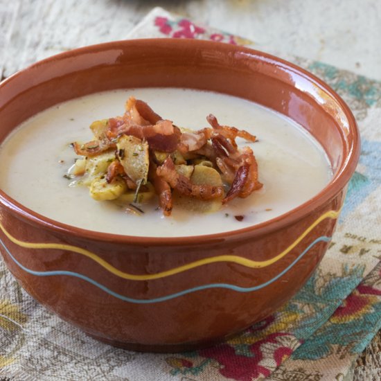 White asparagus soup with bacon