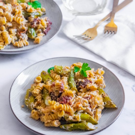 Creamy One Pan Pasta with Asparagus