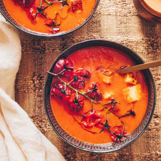 Tomato Soup With Za’atar & Halloumi