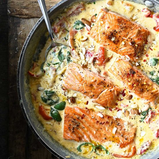 Salmon in Garlic Mascarpone Sauce