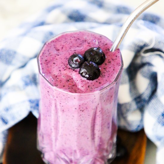 Banana and Blueberry Smoothie