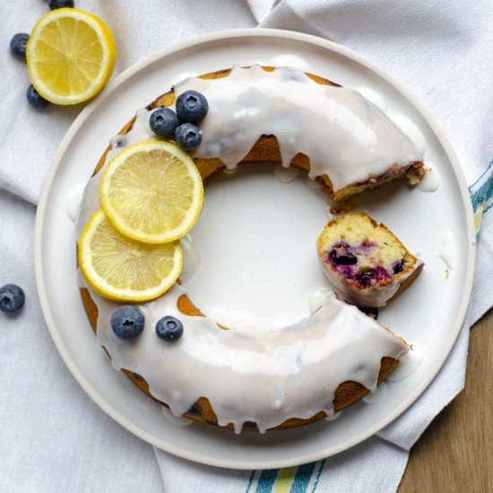 Apple cake with blueberries