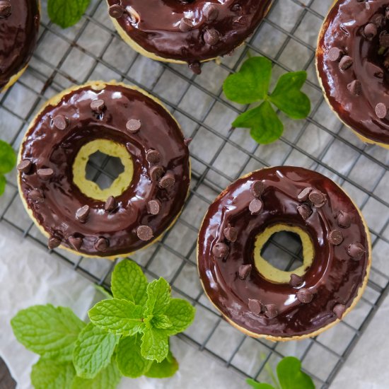 Mint Chocolate Chip Baked Doughtnut