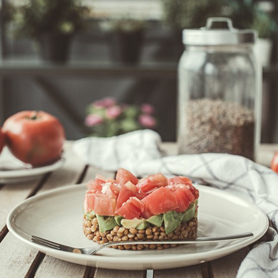 Lentil salad with tomato and avocado