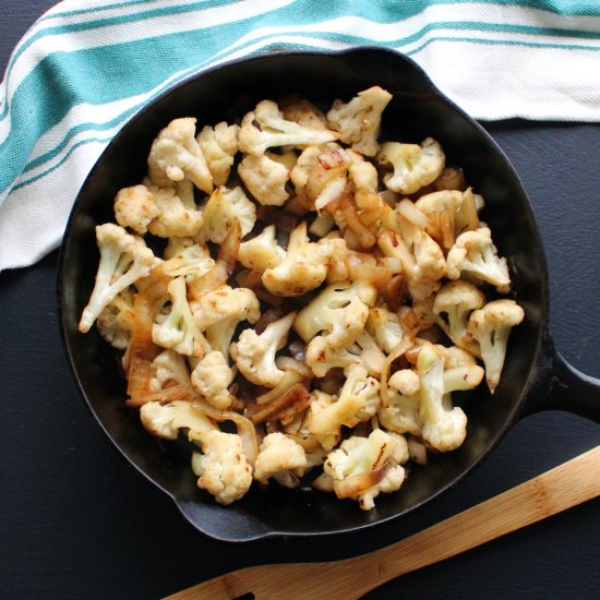 Caramelized onions with cauliflower