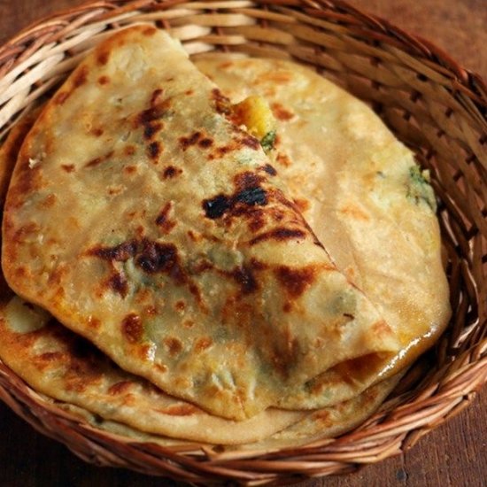 Potato Paratha (Aloo ke Parathe)