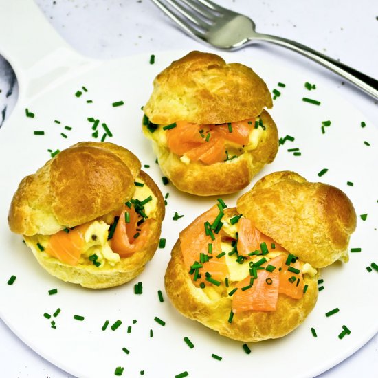 Choux buns with smoked salmon