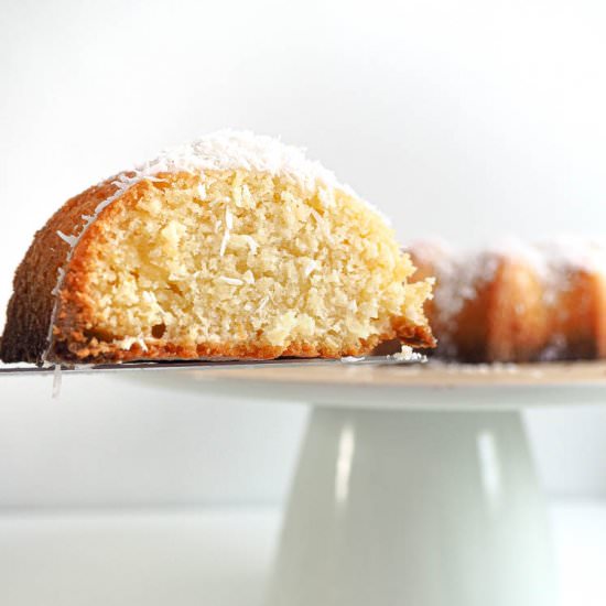 Bundt cake with coconut