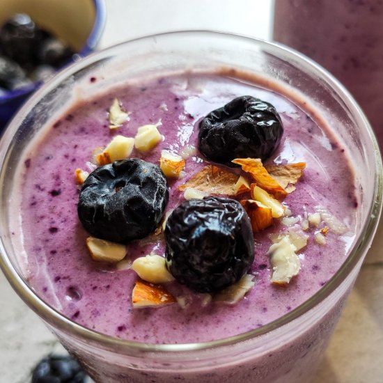 Vegan blueberry banana smoothie