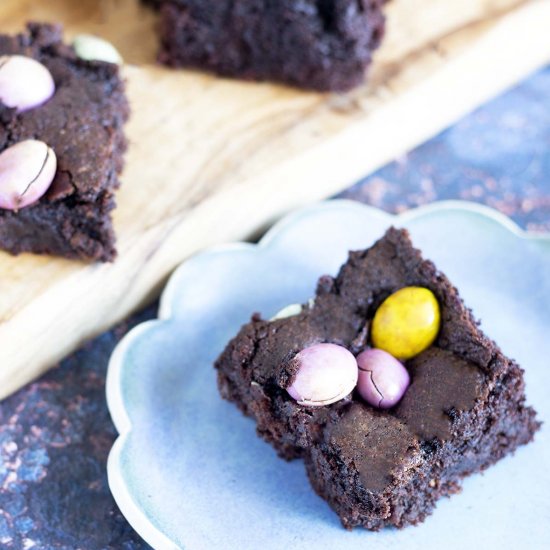 Vegan mini egg brownies