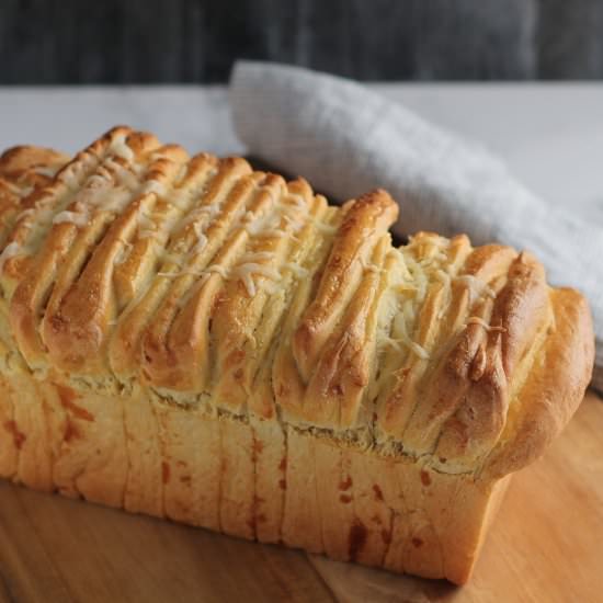 Cheesy Garlic Pull-Apart Bread