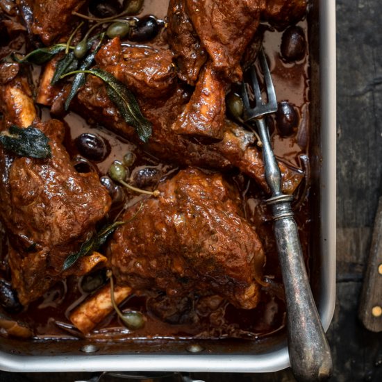 Red wine lamb shanks