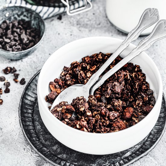 Homemade crunchy chocolate granola