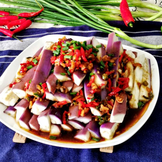 Steamed eggplant with garlic sauce