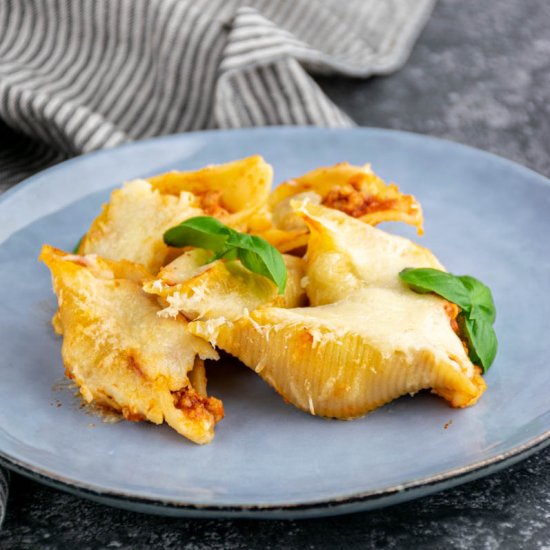 Stuffed pasta shells with meat