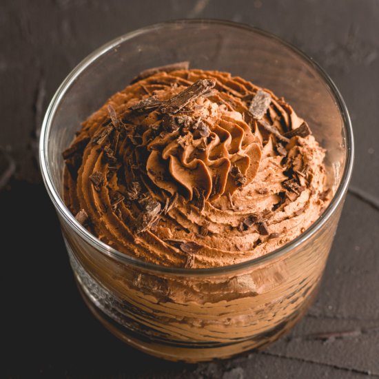 Easy Fluffy Vegan Chocolate Mousse