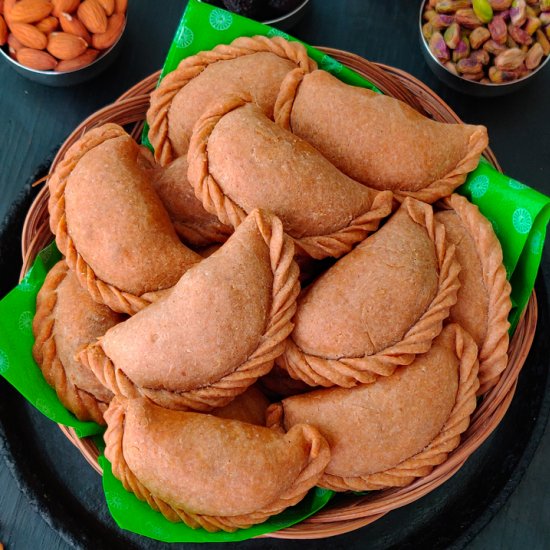 Baked Wheat Gujiya Mawa Gujiya