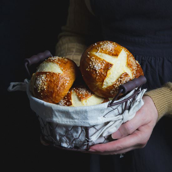 Easy Bavarian Pretzel Rolls