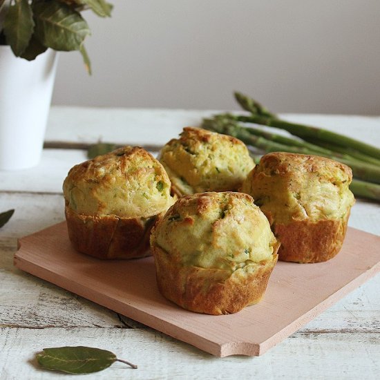 Muffins with zucchini and asparagu