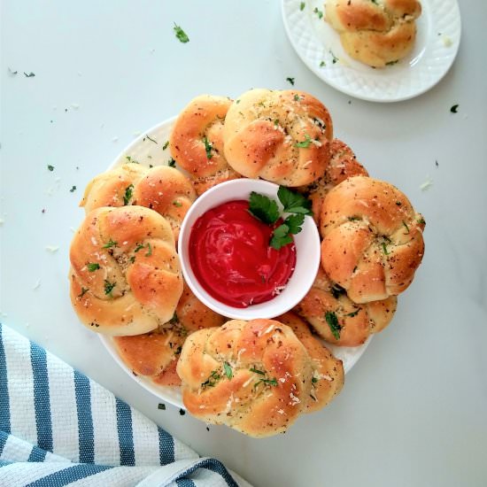 Easy Garlic Knots