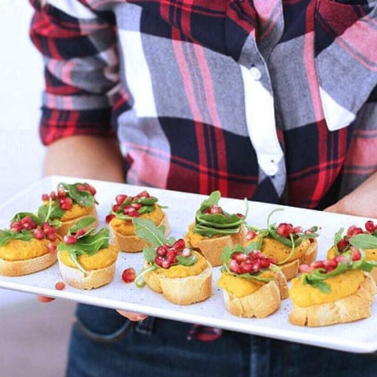 Pumpkin Hummus Crostini