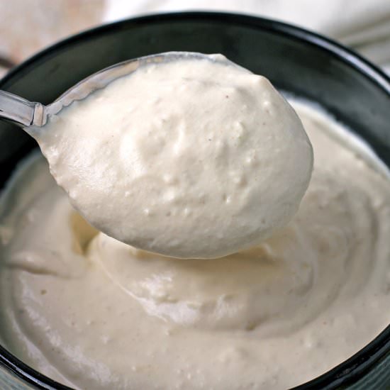 Easy vegan garlic aioli (oil-free)