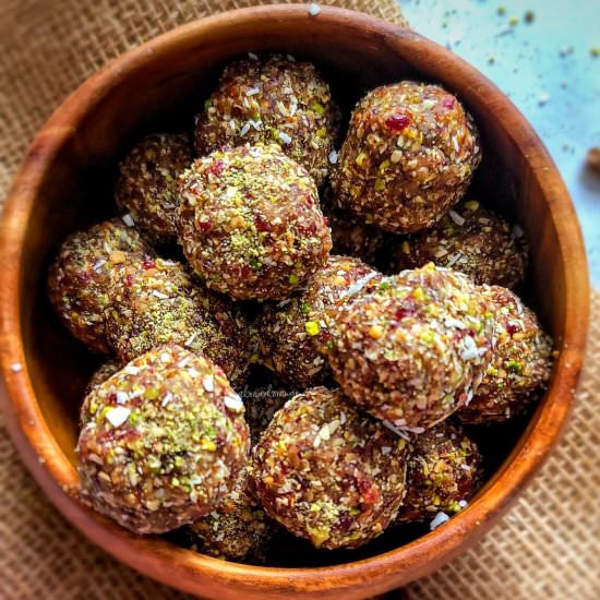 Cranberry Mixed Nut Energy Bites