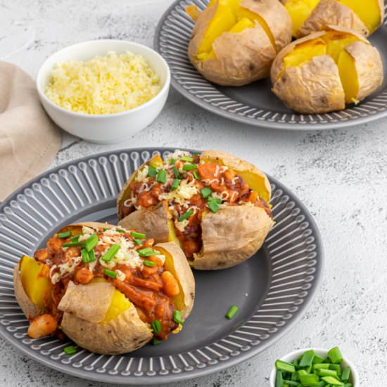 Jacket potatoes with beans