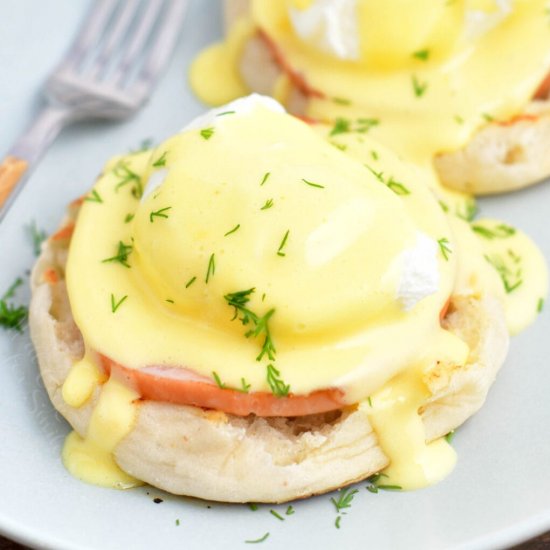 Eggs Benedict w/ Hollandaise Sauce