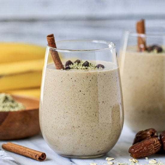 Banana Date Smoothie ( Vegan )