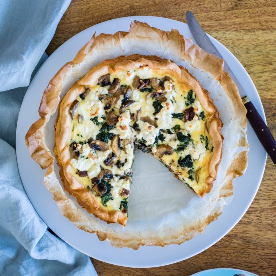 Spinach Mushroom Quiche with Tomato