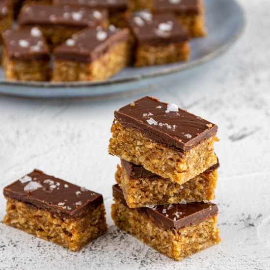 Oat bars with chocolate and salt