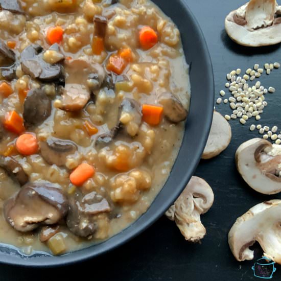 Slow Cooker Mushroom Barley Soup