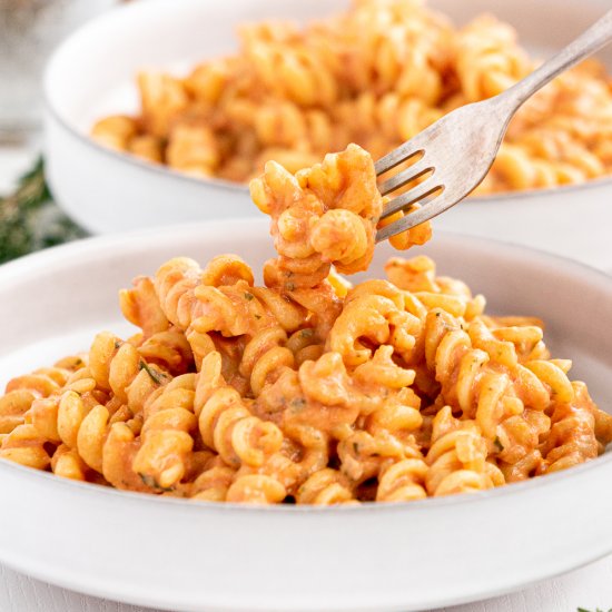 vegan creamy tomato pasta