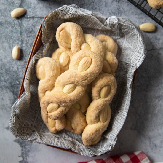 Italian Almond Cookie Twists