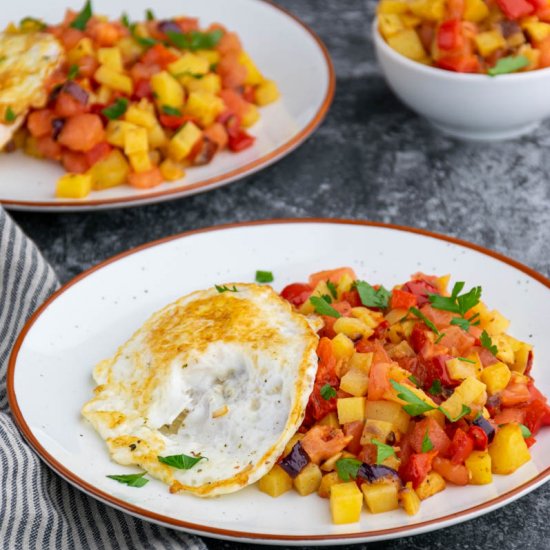 Fried eggs with vegetables