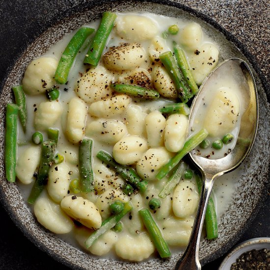 Cacio e pepe gnocchi