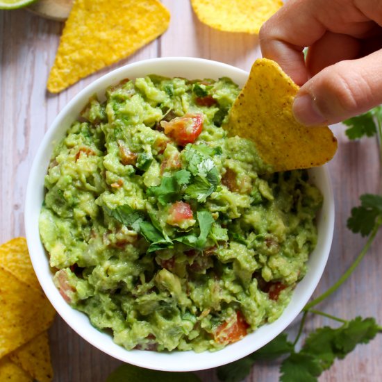 Easy and Fresh Guacamole