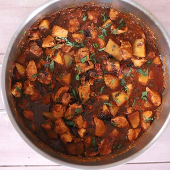 CHICKEN CURRY WITH POTATOES