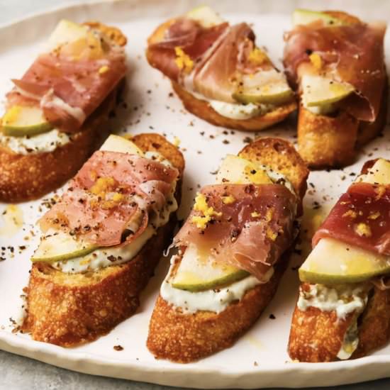 Pear & Prosciutto Crostini