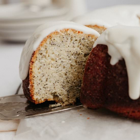 Lemon Poppy Seed Bundt Cake