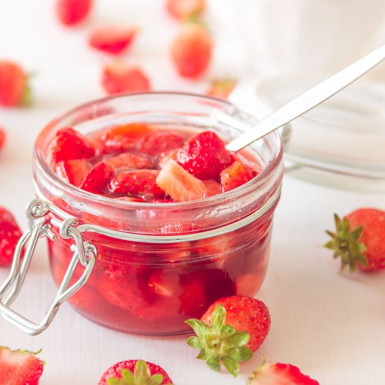 No-cook strawberry sauce