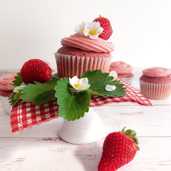 Frosted Strawberry Cupcakes