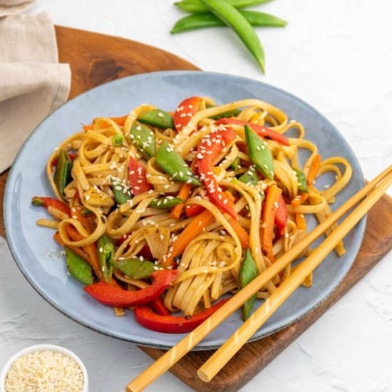 Chow mein noodles with vegetables