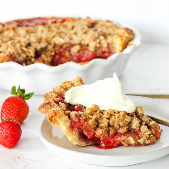 Strawberry Blackberry Crumb pie