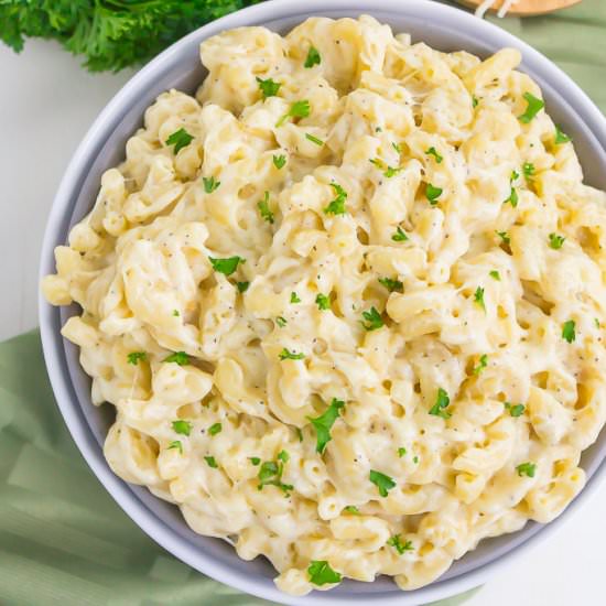 Creamy Garlic Parmesan Mac & Cheese