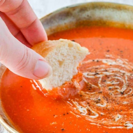 Easy Creamy Vegan Tomato Soup