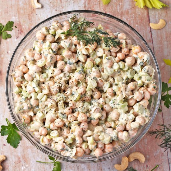 Creamy chickpea salad (vegan)